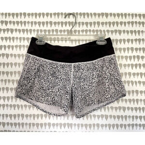 Lululemon Run Times Short (4-way Stretch 4") Ditsy Daisy White Black / Black